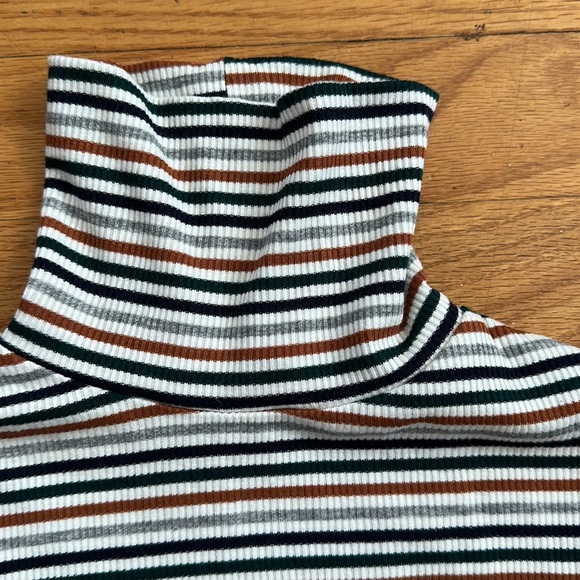 Urban Outfitters striped turtleneck - Picture 2 of 3